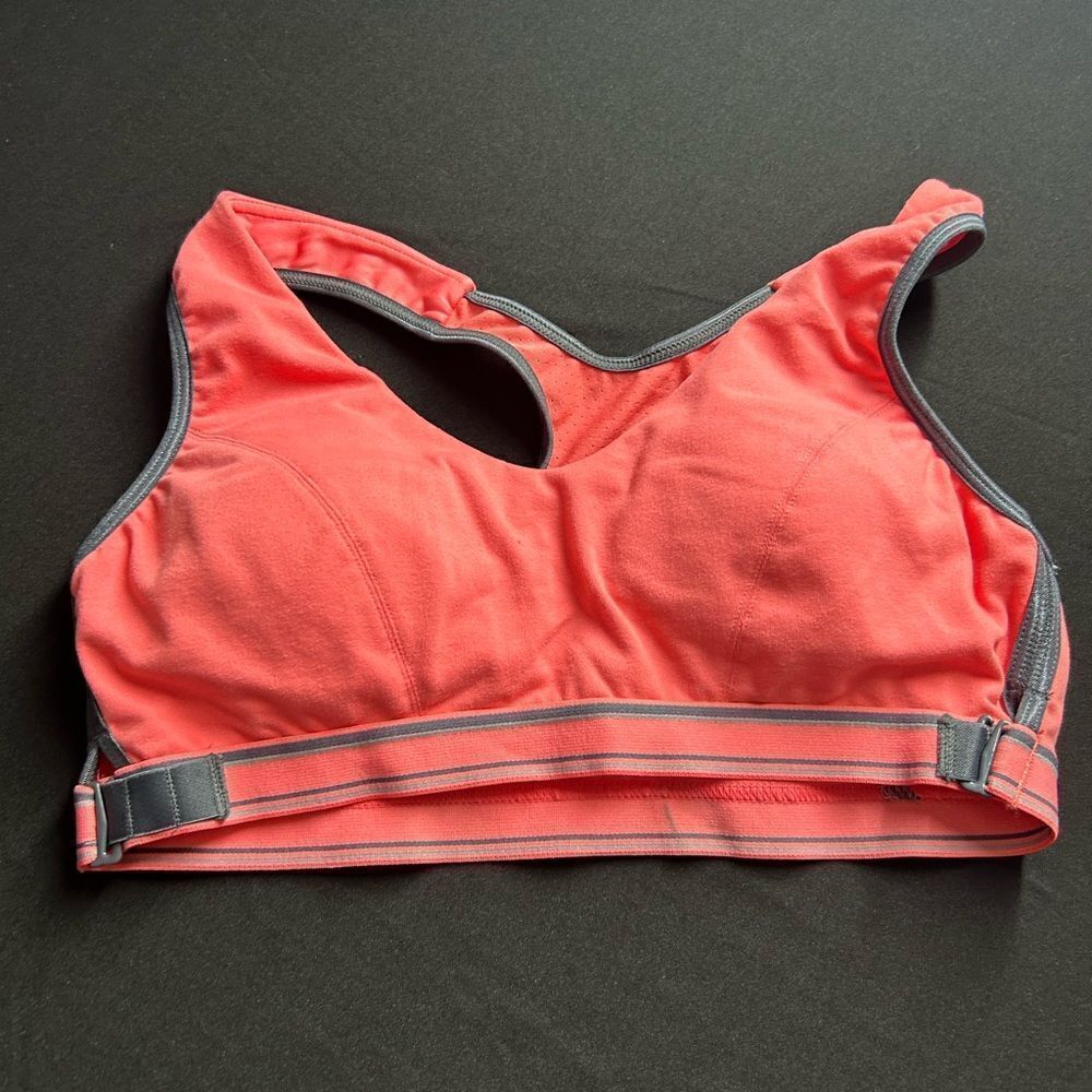 Bally Total Fitness Sports Bra. Size
S
32C/34B